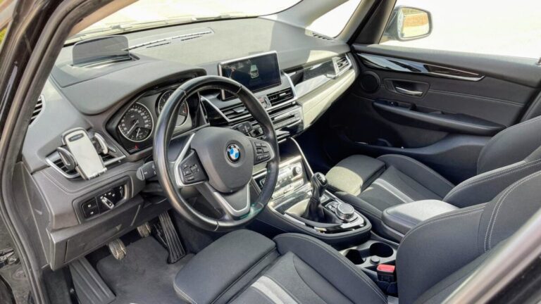 asientos y salpicadero Bmw 216 active tourer sport